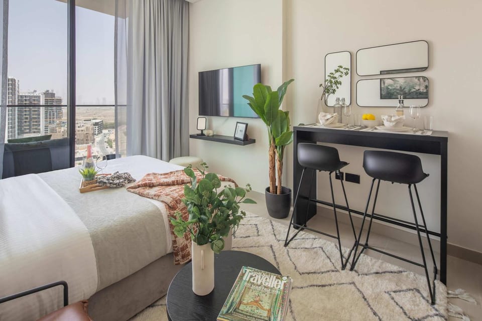 Bed, TV and multimedia, Dining area