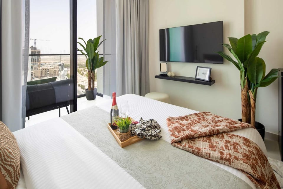 Bed, TV and multimedia, Bedroom