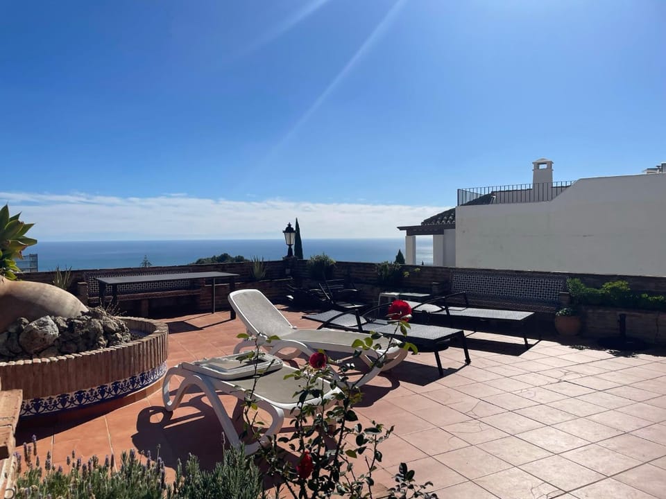 Property building, Balcony/Terrace, Living room, Swimming pool