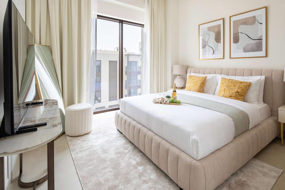 Bed, TV and multimedia, Bedroom