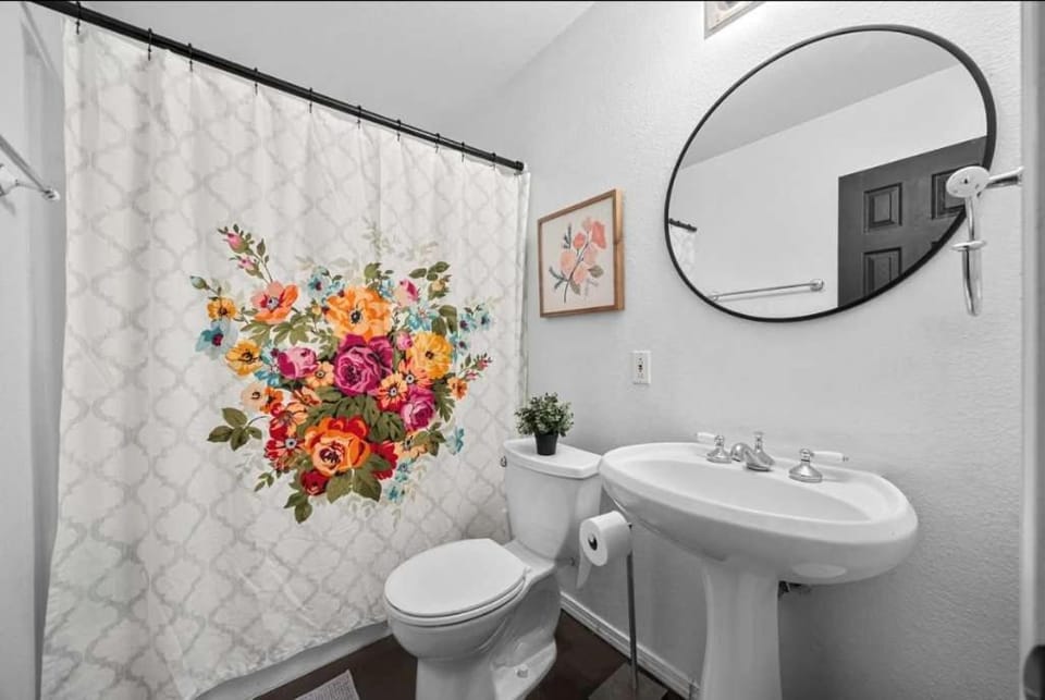 Stunning Lake Travis Retreat in Austin House in Lake Travis