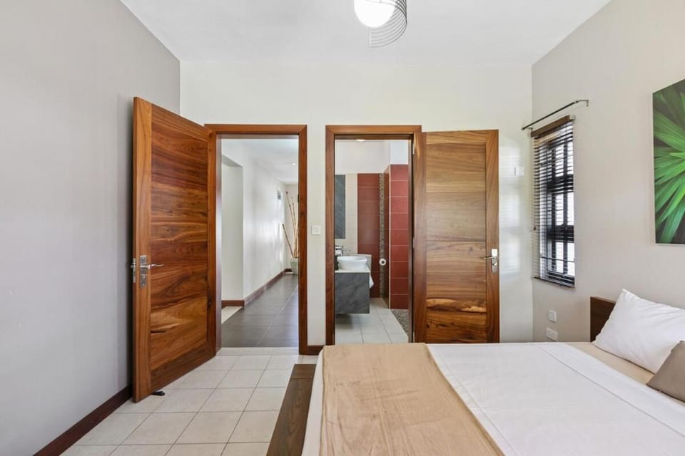 Villa White Swan, Pool, BBQ, Beach 15 mins walk Villa in Grand Baie