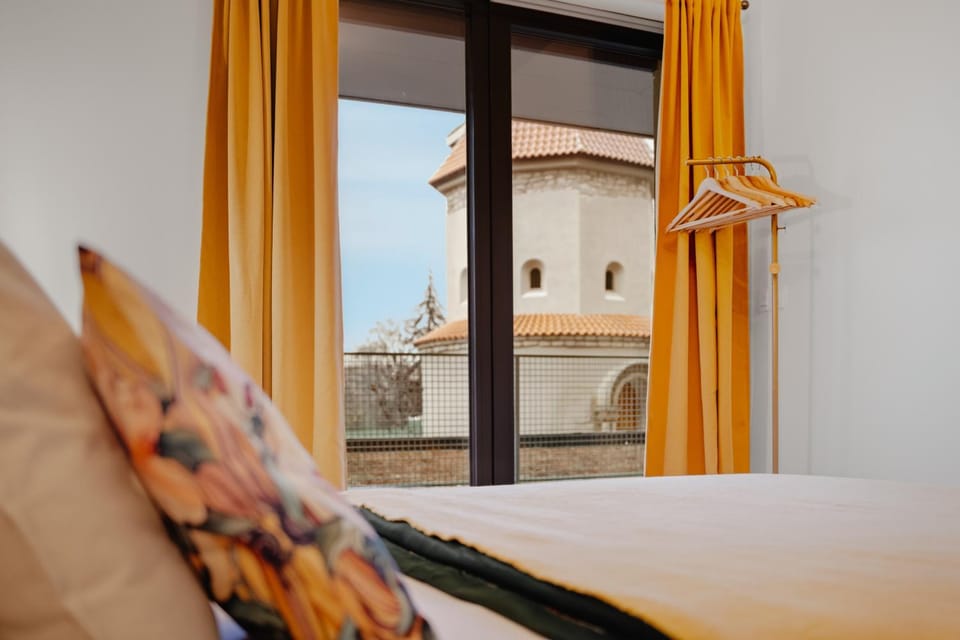 Property building, Bed, Bedroom