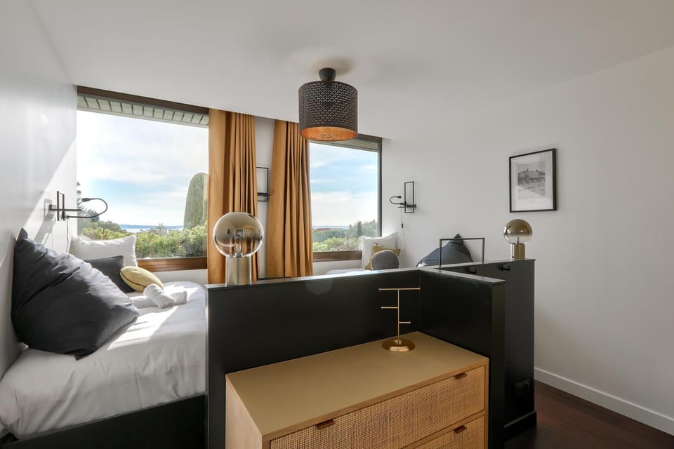 Stunning 3BR flat with parking 500m from the beach Apartment in Cannes