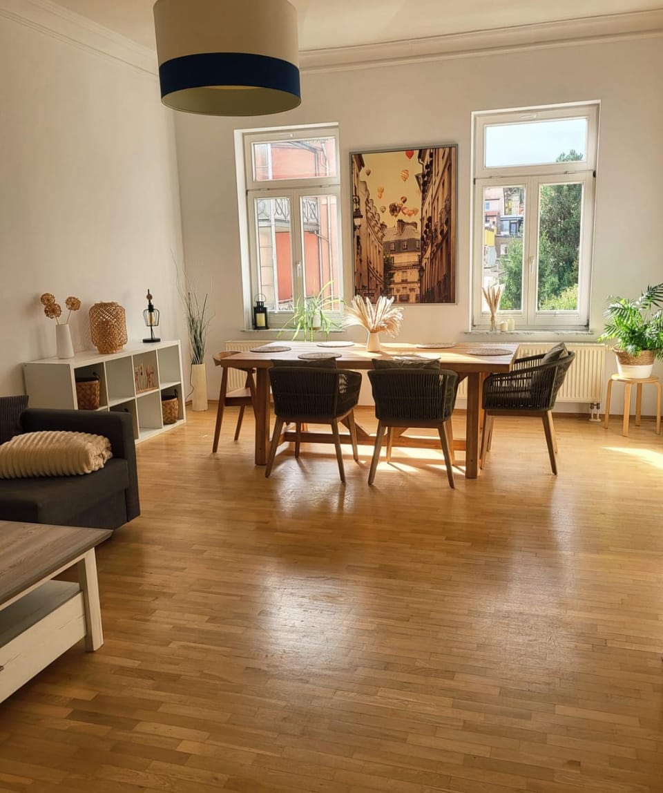 Living room, Seating area, Dining area