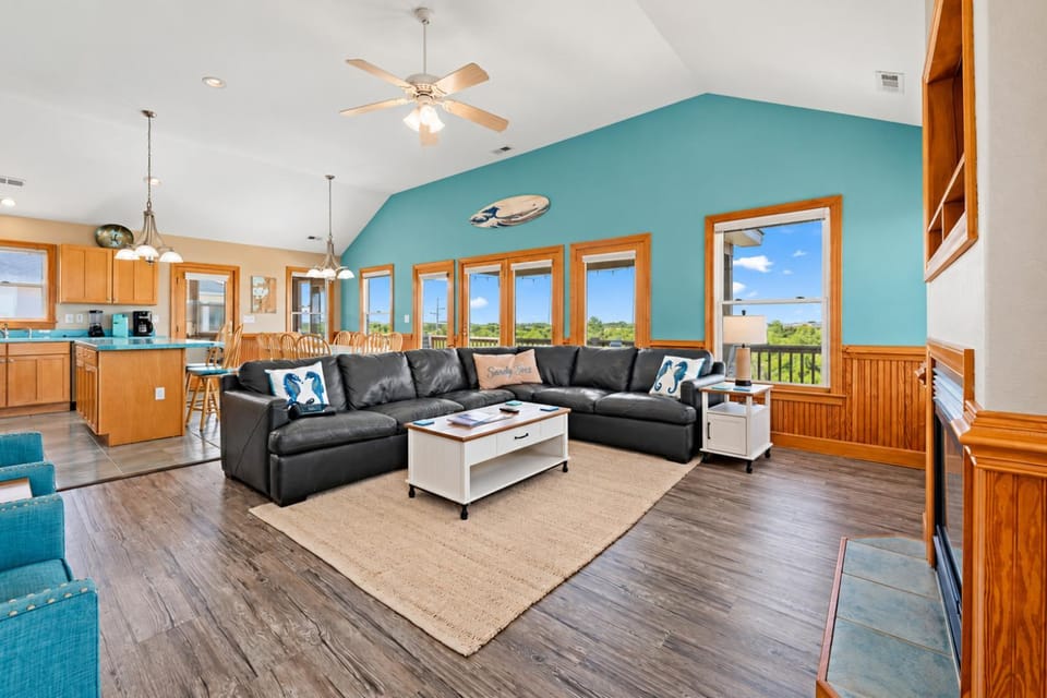 Redheaded Mermaid Ocean Views, Heated Pool, Hot Tub, Mini Golf, Steps to Sand House in Nags Head