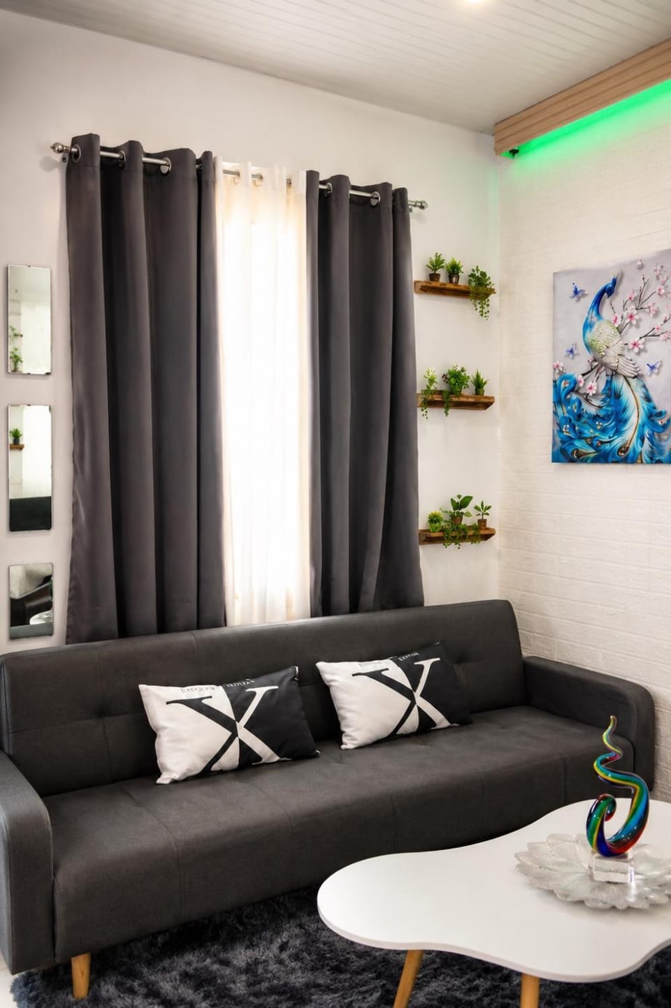 Santa Cosy villa private unit A - 2BR Apt Fast Wi-Fi, Netflix included hot showers Apartment in Santa Rosa