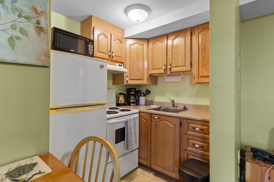 Cozy Manor Studio Parking WiFi Apartment hotel in St Johns