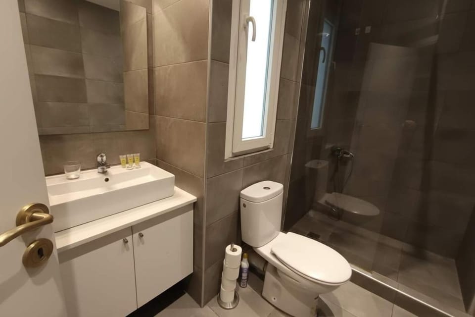 Kolonaki Corner -- Bright 2-Bed close to Metro Apartment in Athens