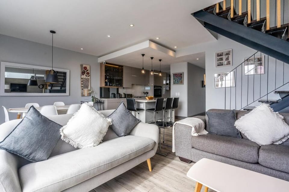 Modern Home in Blackheath Road, Sea Point House in Sea Point