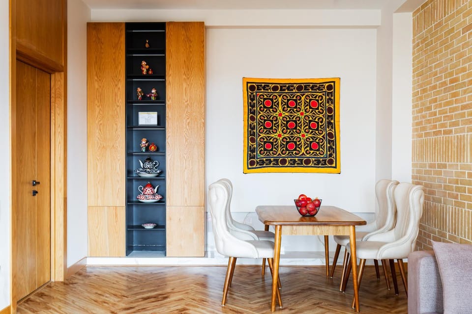 Living room, Seating area, Dining area