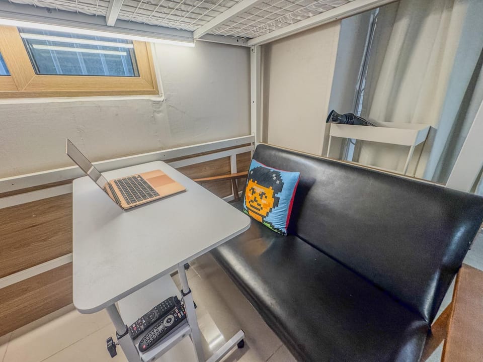 101, Atelier Seongsu Riverside Cherry Blossom Road Han River airport bus Apartment in Seoul