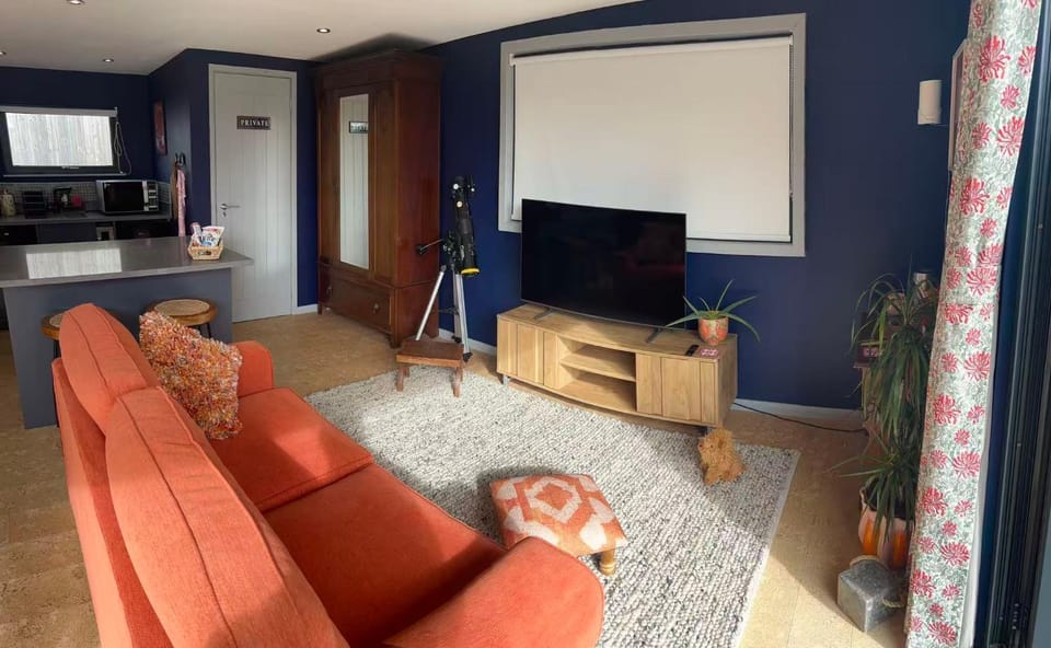 Williams Cottage A High end little home with antique style Apartment in Wales