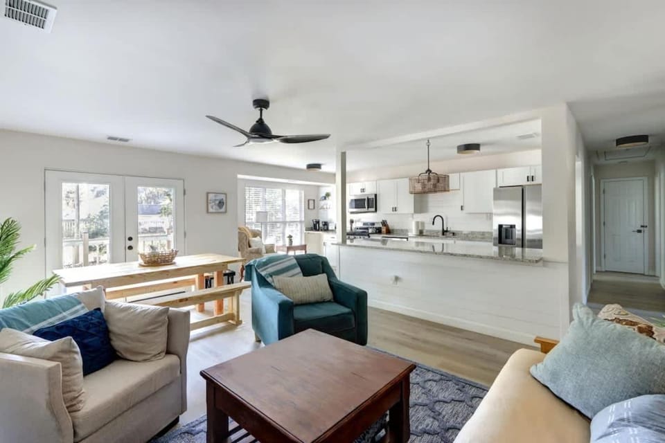 Island Getaway 10 mins to Downtown Savannah and Tybee House in Wilmington Island