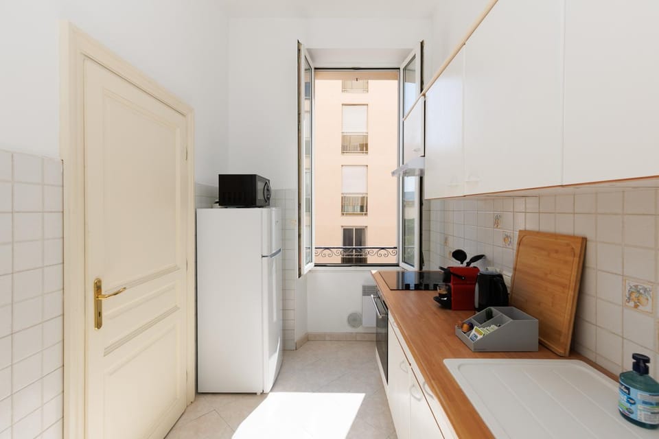Coffee/tea facilities, Kitchen or kitchenette, oven