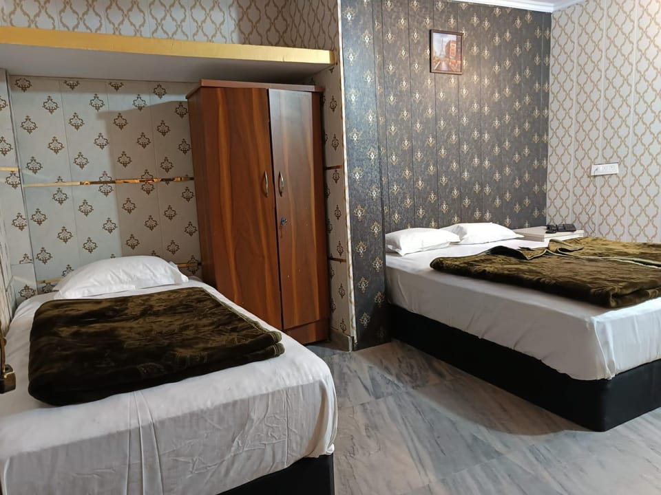 Bed, Bedroom, towels, wardrobe