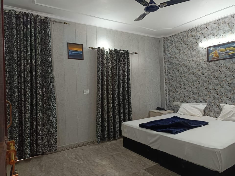 Toilet, Bed, Bedroom