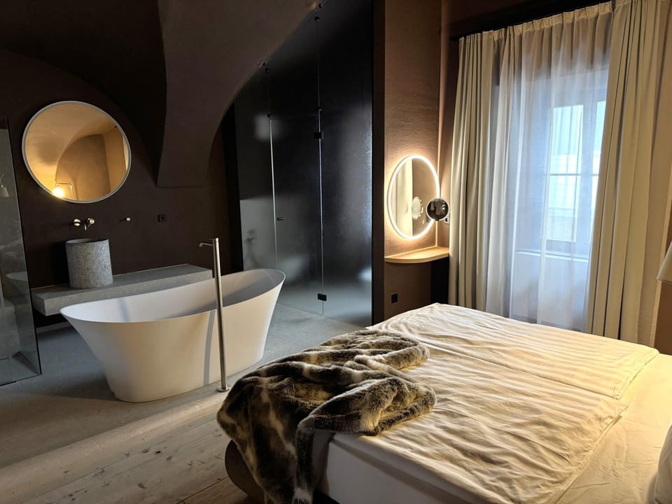 Bed, Photo of the whole room, Bedroom, Bath