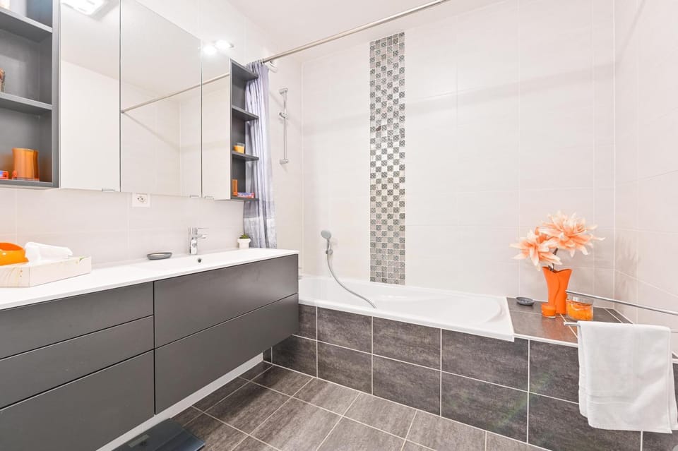 Shower, Bathroom, Bath, towels