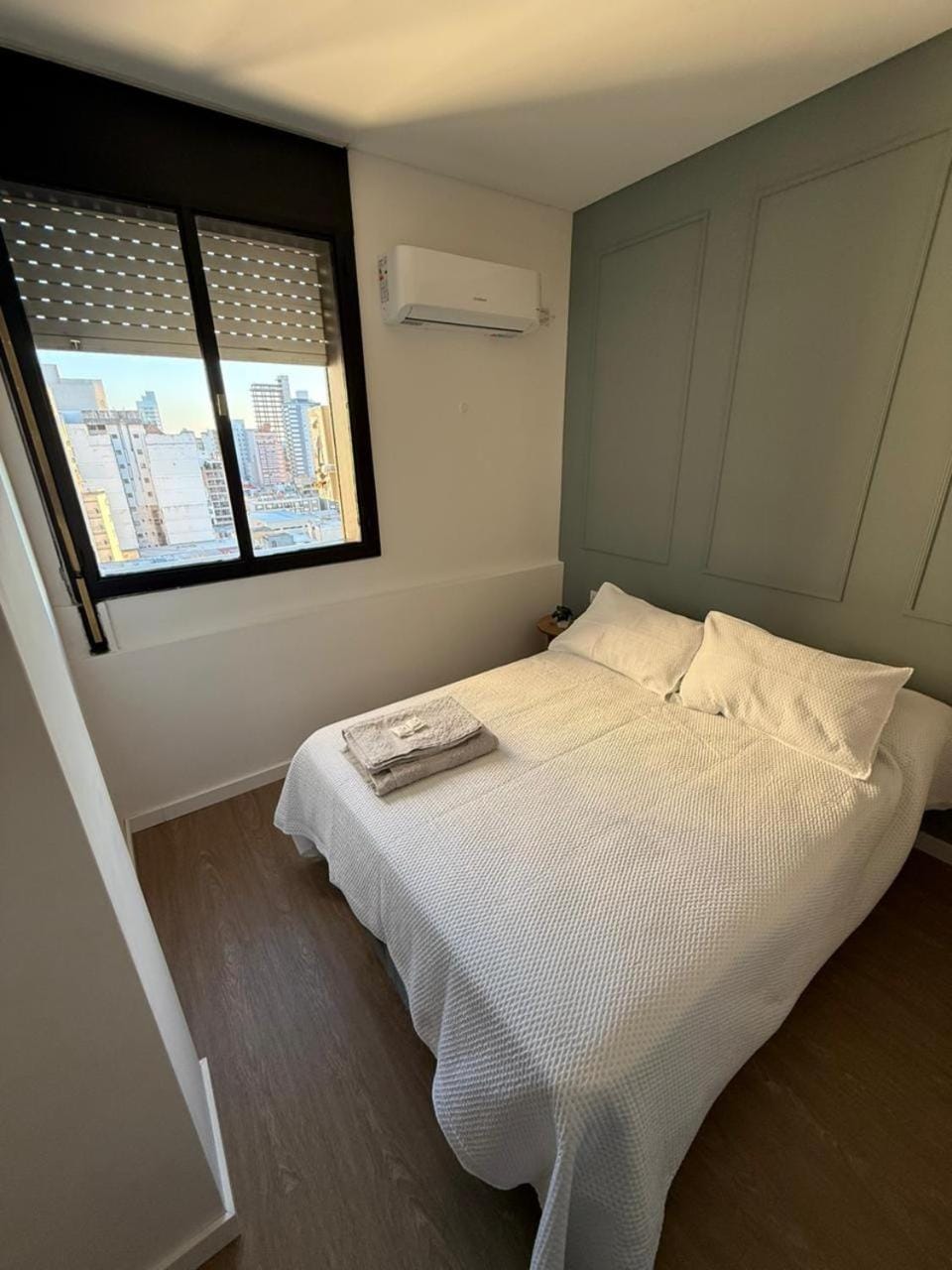 Bed, air conditioner