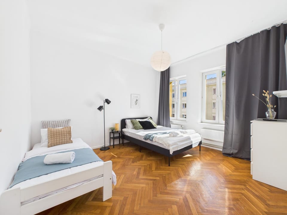 Bed, Photo of the whole room, towels
