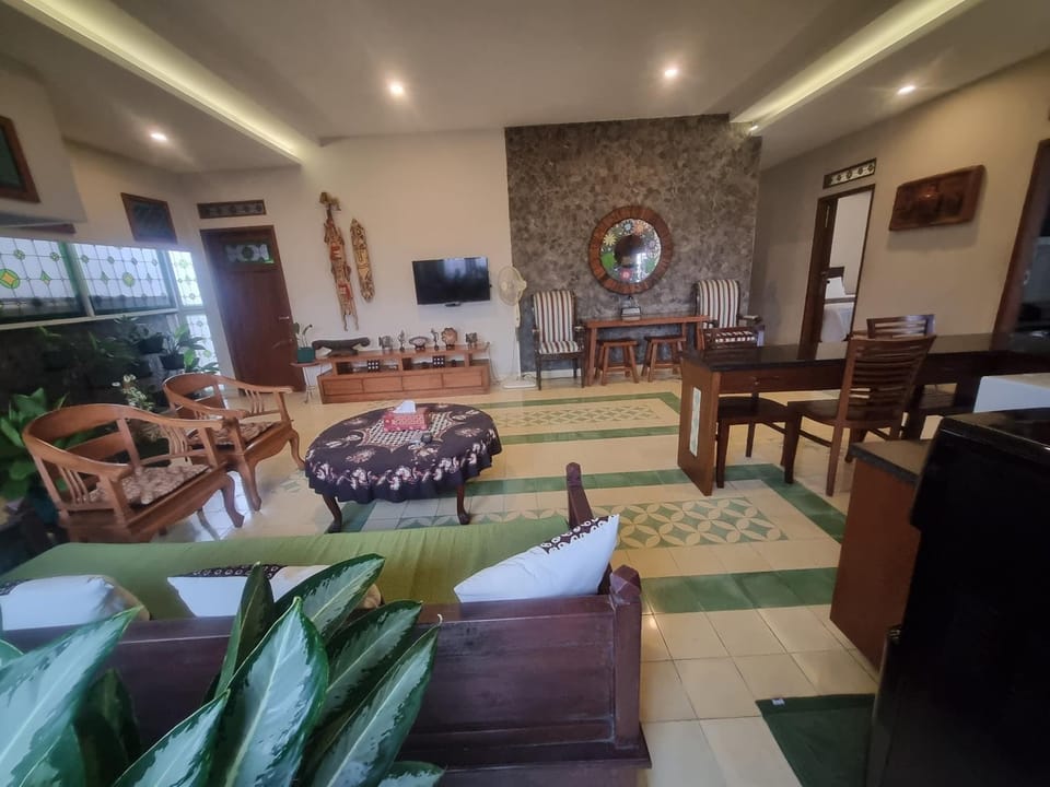Communal lounge/ TV room, Living room