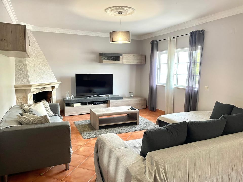 Communal lounge/ TV room, TV and multimedia, Living room