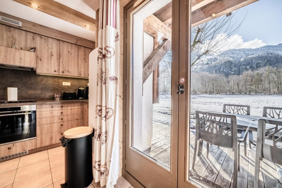 Property building, Kitchen or kitchenette, Living room