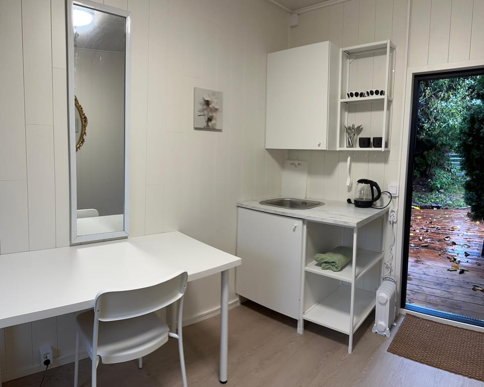 Small guesthouse in garden Apartment in Turku