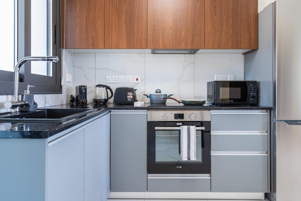 Coffee/tea facilities, Kitchen or kitchenette, oven, stove, toaster