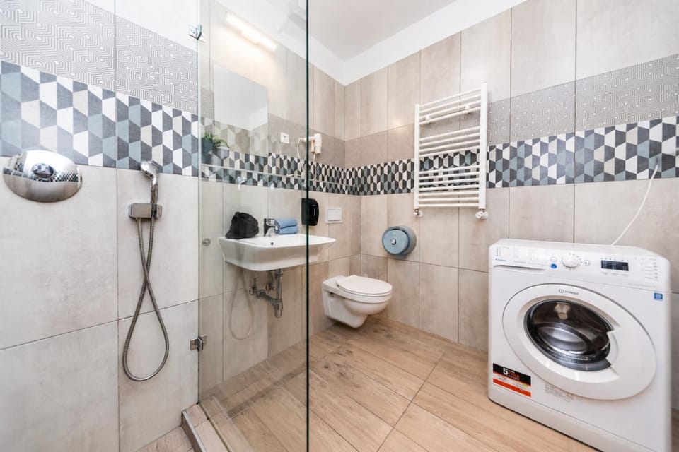 Toilet, Bathroom, towels