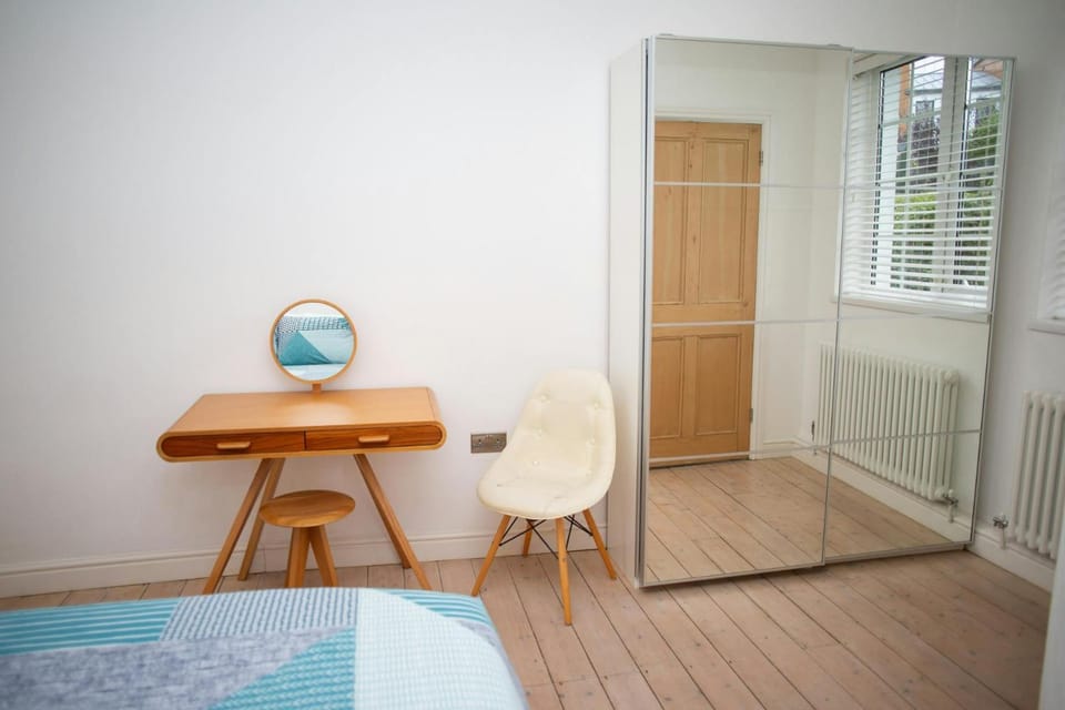 Bedroom, wardrobe