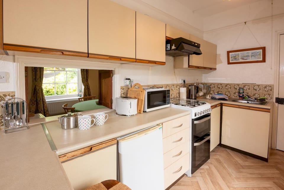 Kitchen or kitchenette, Other, oven, stove, toaster