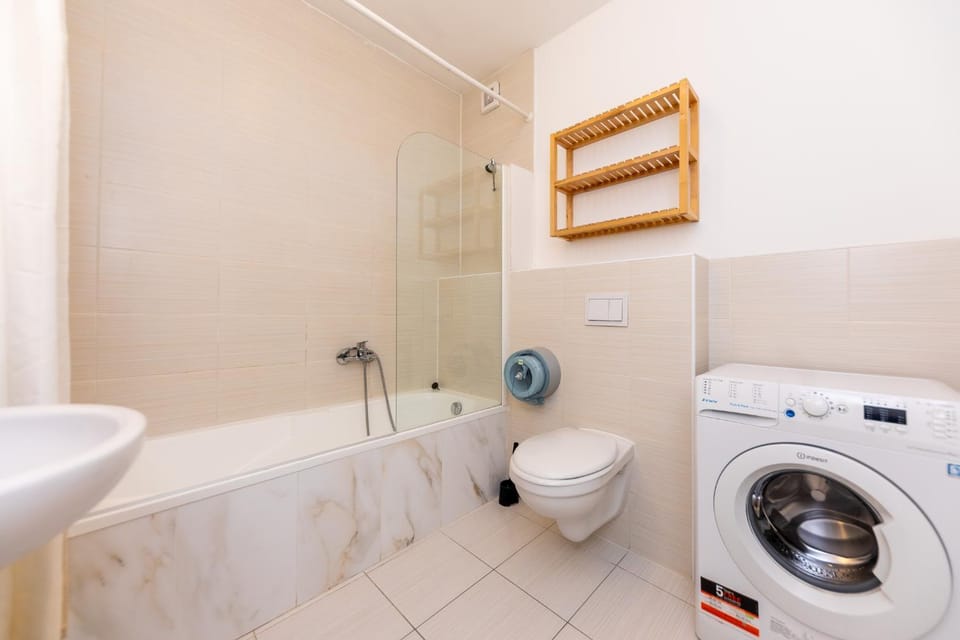 Prime Stay - Modern 1 Bedroom Apartment with 2 Balcony & Parking Included Apartment in Budapest