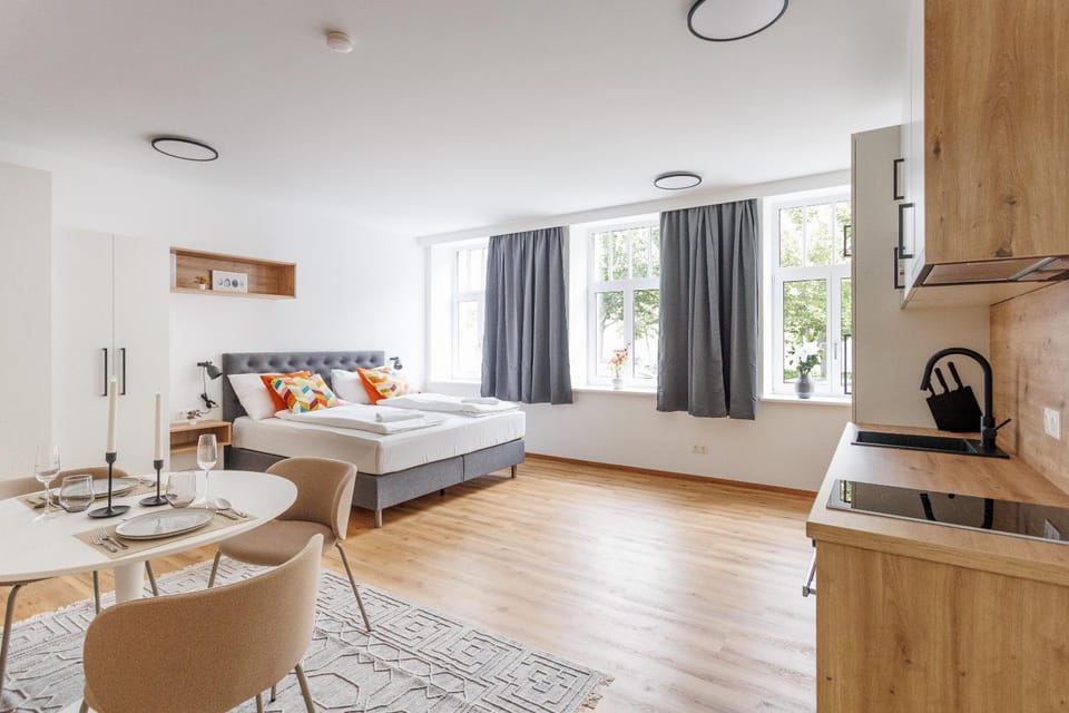 Bed, Kitchen or kitchenette, Living room, Photo of the whole room, Seating area, Dining area, Bedroom