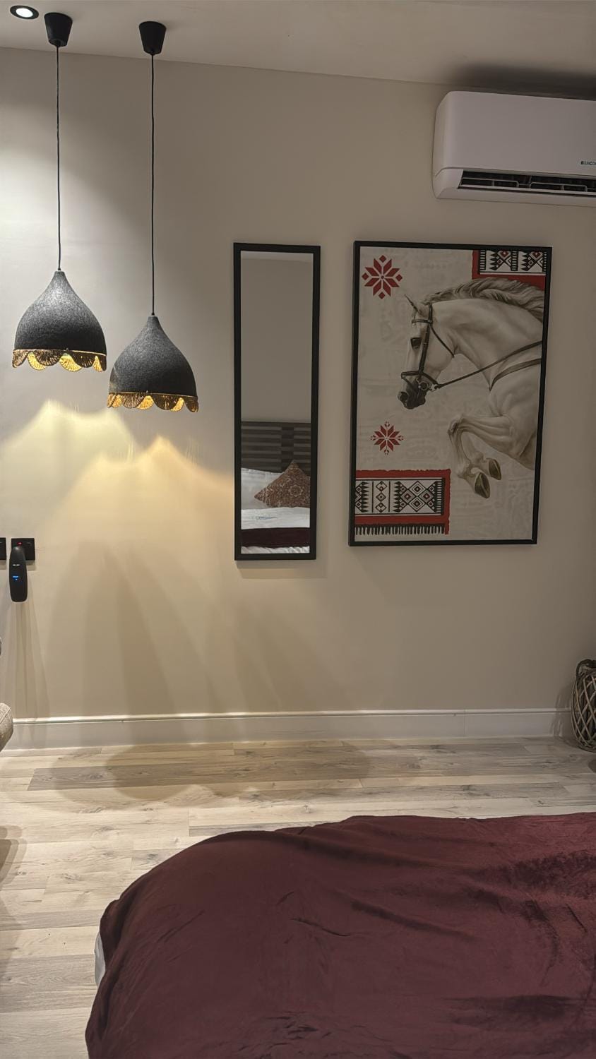 Photo of the whole room, Bedroom