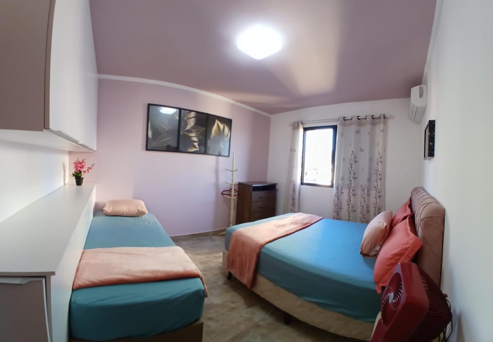 APARTAMENTO BOQUEIRÃO PRÉDIO FRENTE AO MAR COM GARAGEM WI-FI e AR Apartment in State of São Paulo