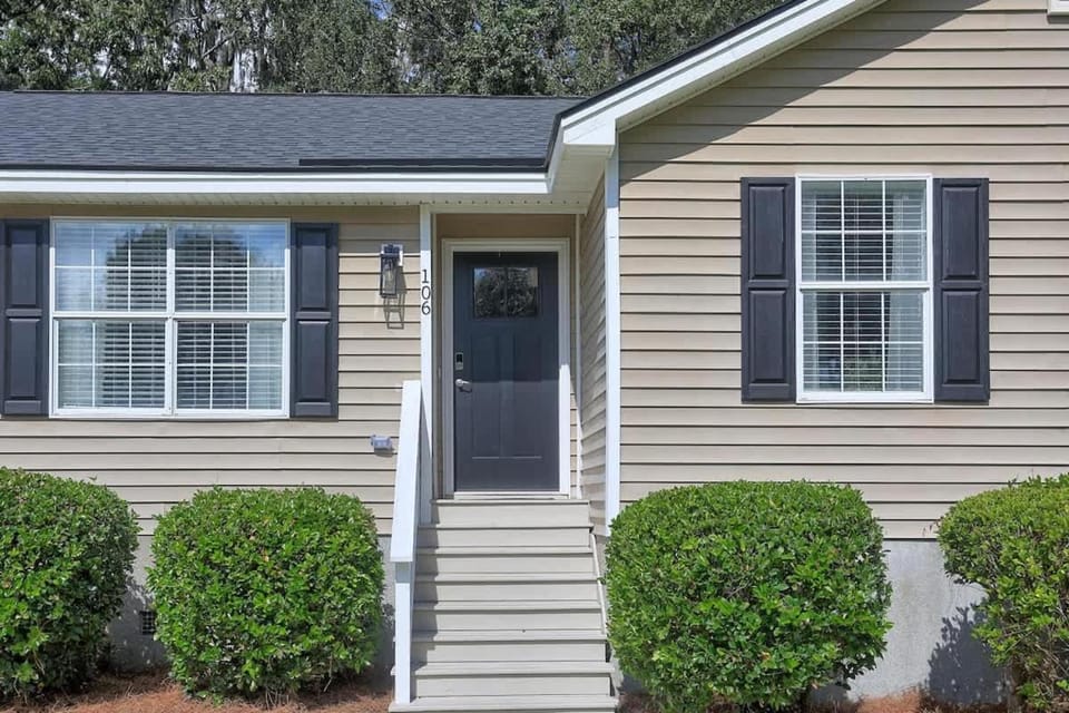 Dog Friendly Island Retreat Close to City and Beach House in Jasper County