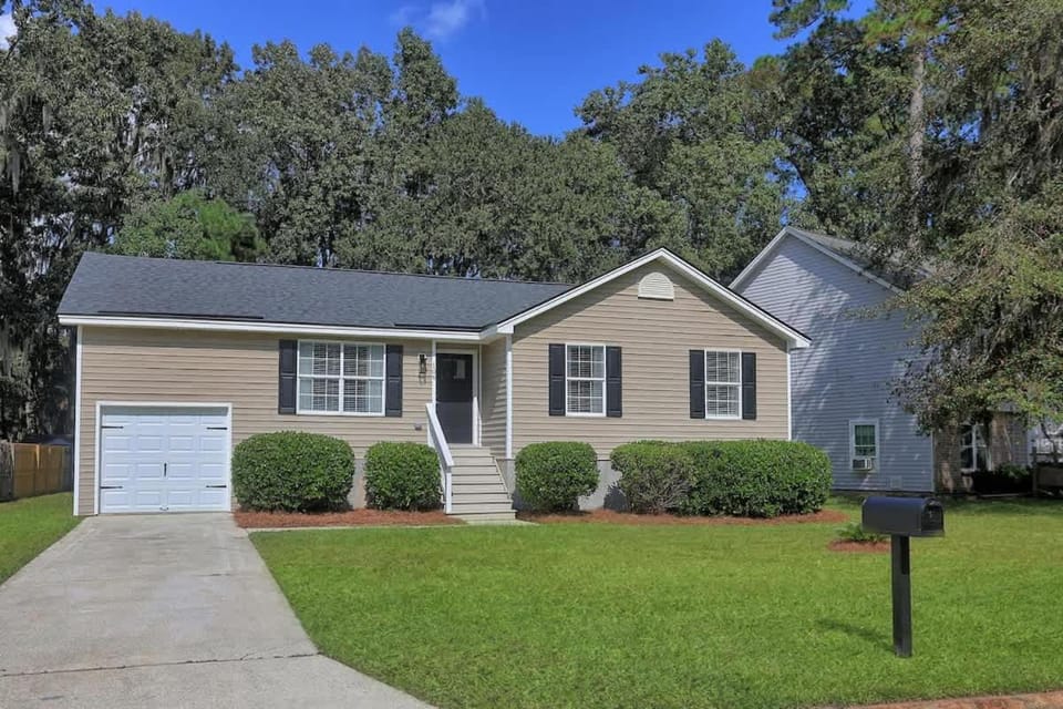Dog Friendly Island Retreat Close to City and Beach House in Jasper County
