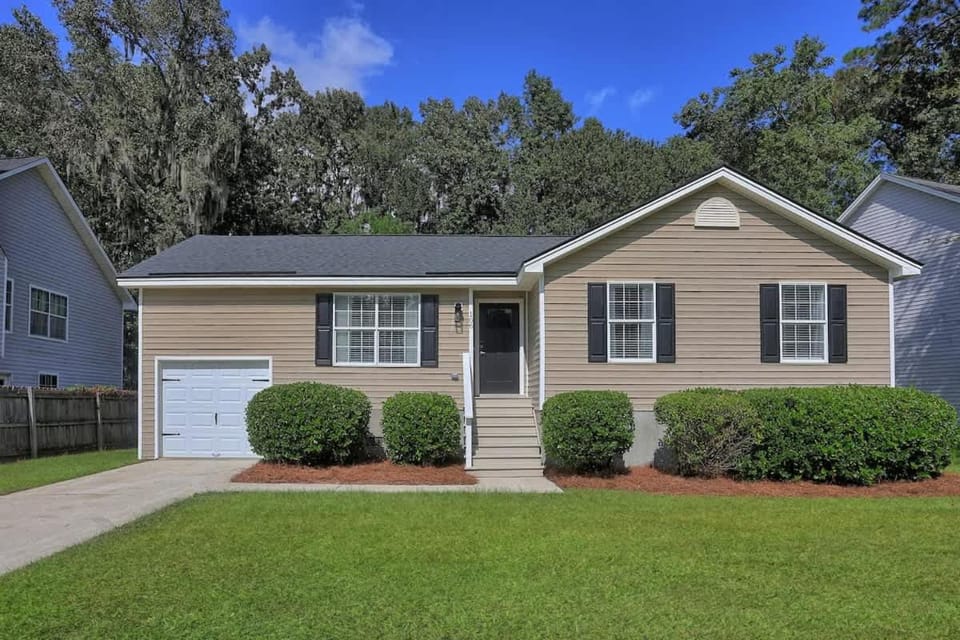 Dog Friendly Island Retreat Close to City and Beach House in Jasper County