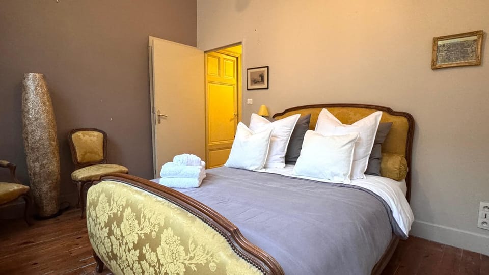 Bed, Photo of the whole room, Bedroom, towels, wardrobe