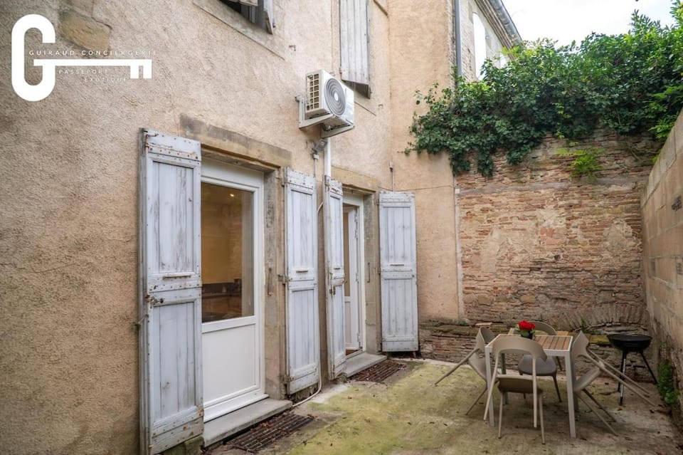 Nouveau Très beau T2 CLIMATISÉ avec terrasse Coeur de Castelnaudary Gare Apartment in Castelnaudary