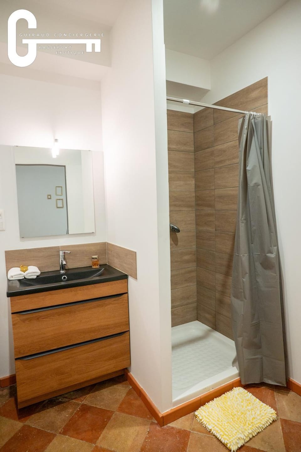 Nouveau Très beau T2 CLIMATISÉ avec terrasse Coeur de Castelnaudary Gare Apartment in Castelnaudary
