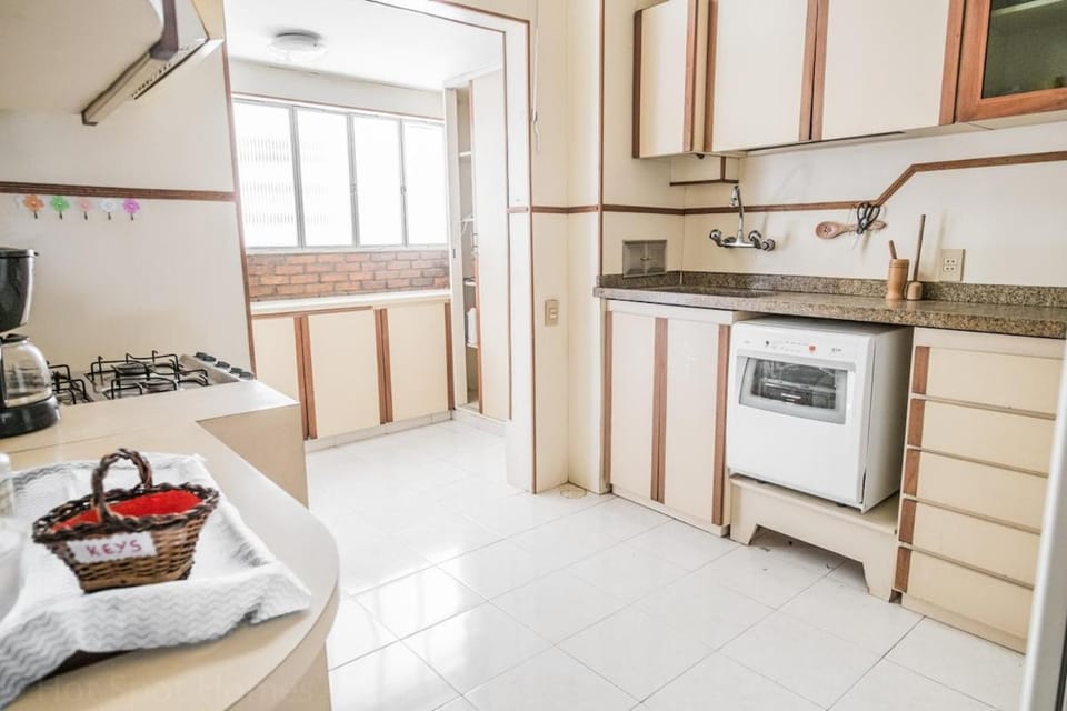 386 VR · 6Bedroom House 5 min from Copacabana Beach House in Rio de Janeiro