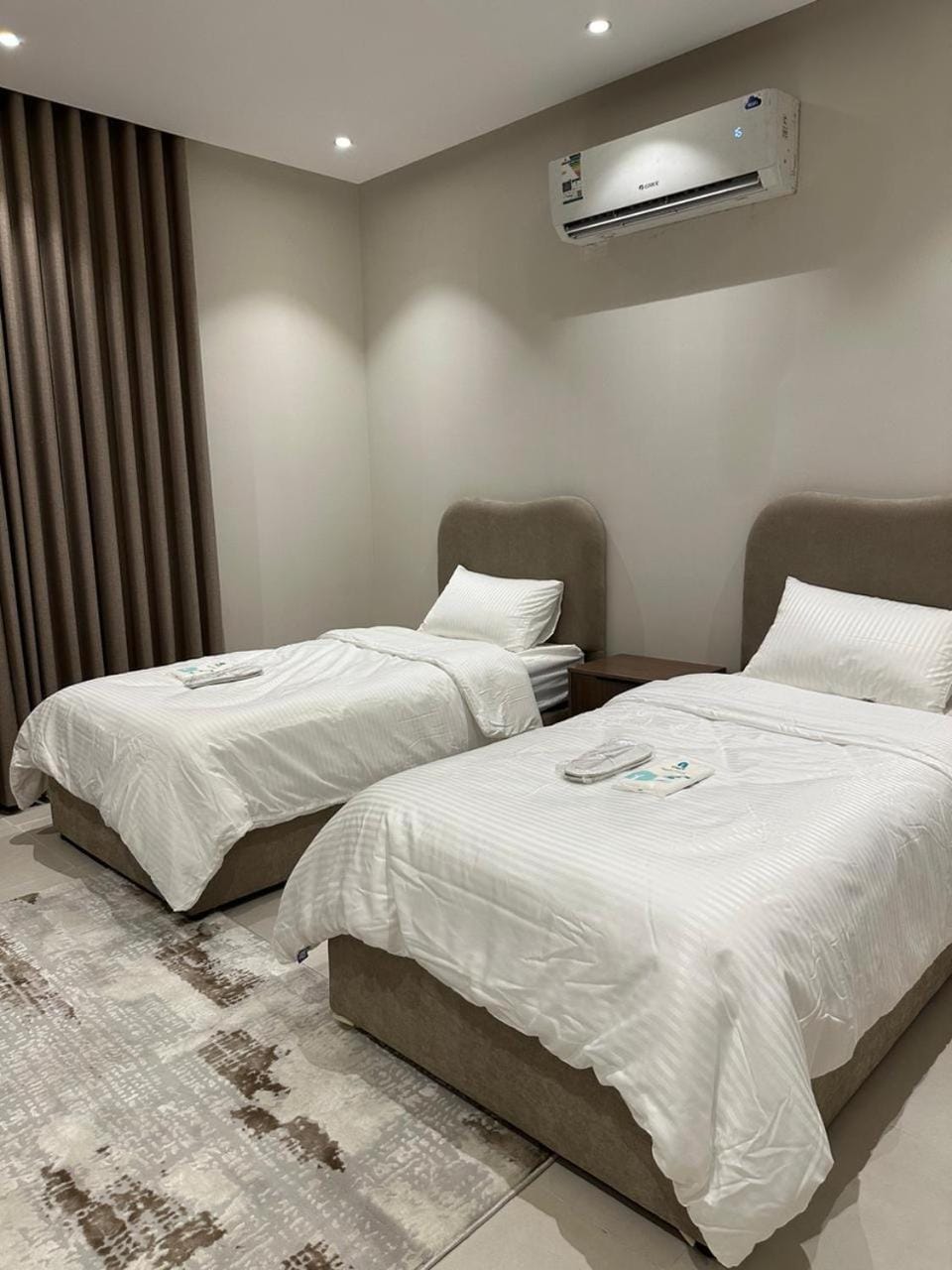 Bedroom, air conditioner
