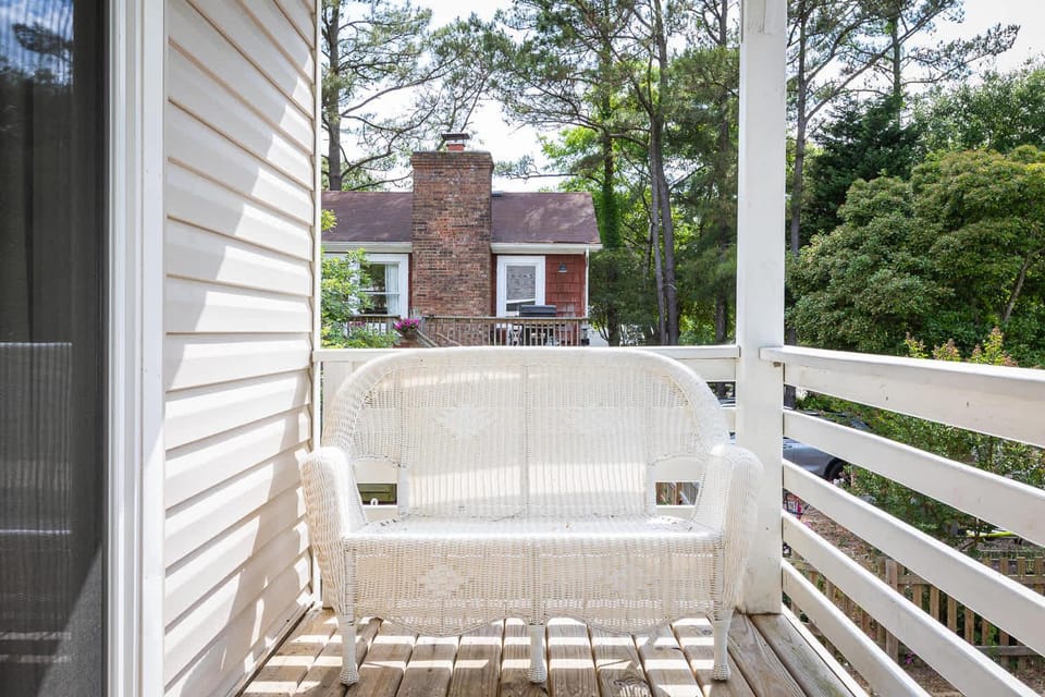 Short Walk to Beach Coastal Home in Heart of NH House in Nags Head