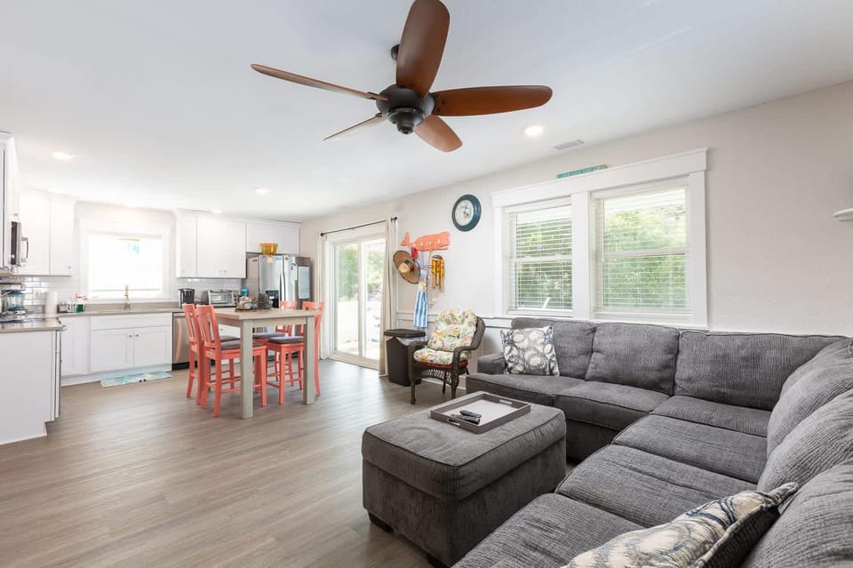 Short Walk to Beach Coastal Home in Heart of NH House in Nags Head