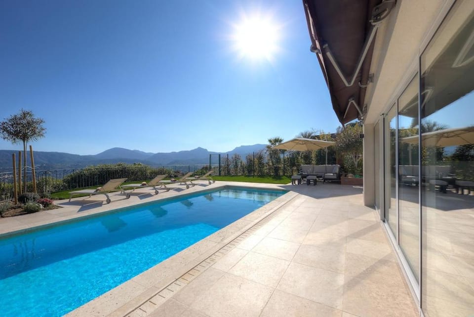 Villa contemporaine avec vue mer Villa in Mandelieu-La Napoule
