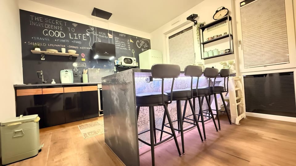 Dining area, kitchen