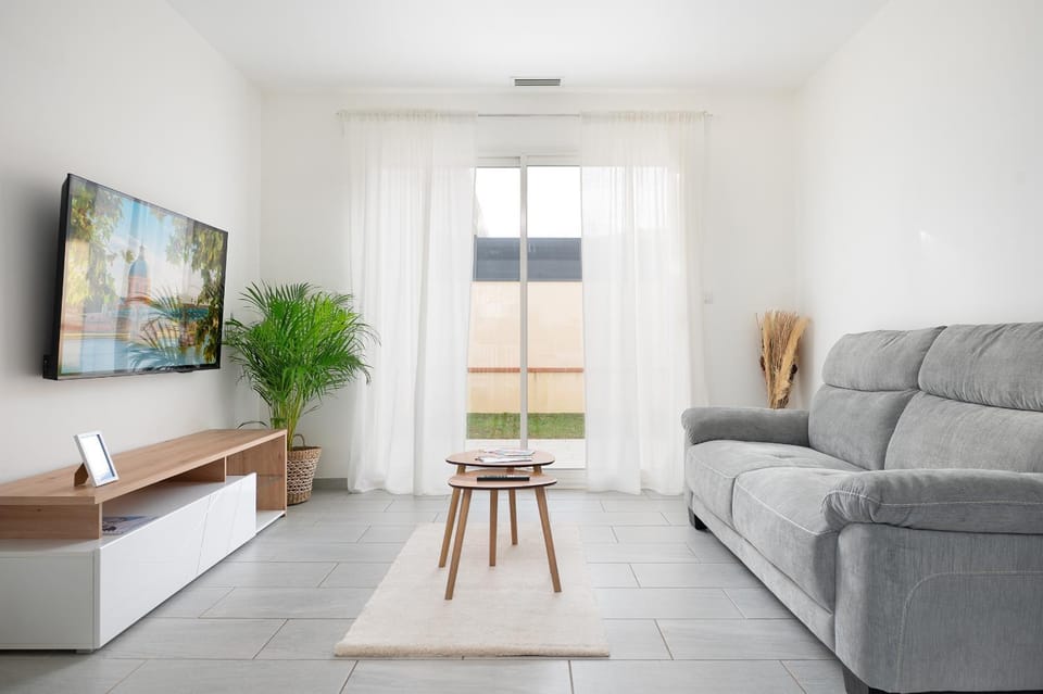 TV and multimedia, Living room, Garden view, heating, internet